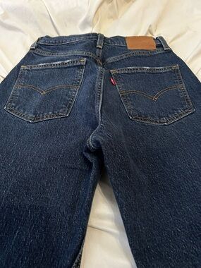 Levi's Women's 70’s High Slim Straight Jeans. Size 25.
